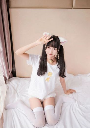 《隔壁女邻居》免费观看