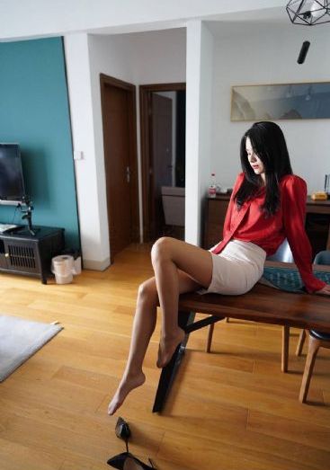 丰满少妇与大狼拘