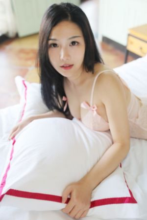 大乳女喂男人吃奶