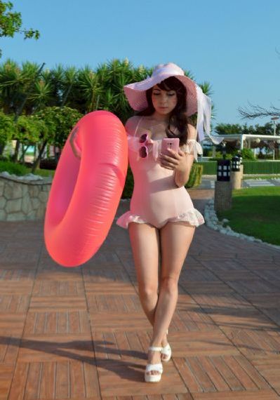 《邻居的妻子》